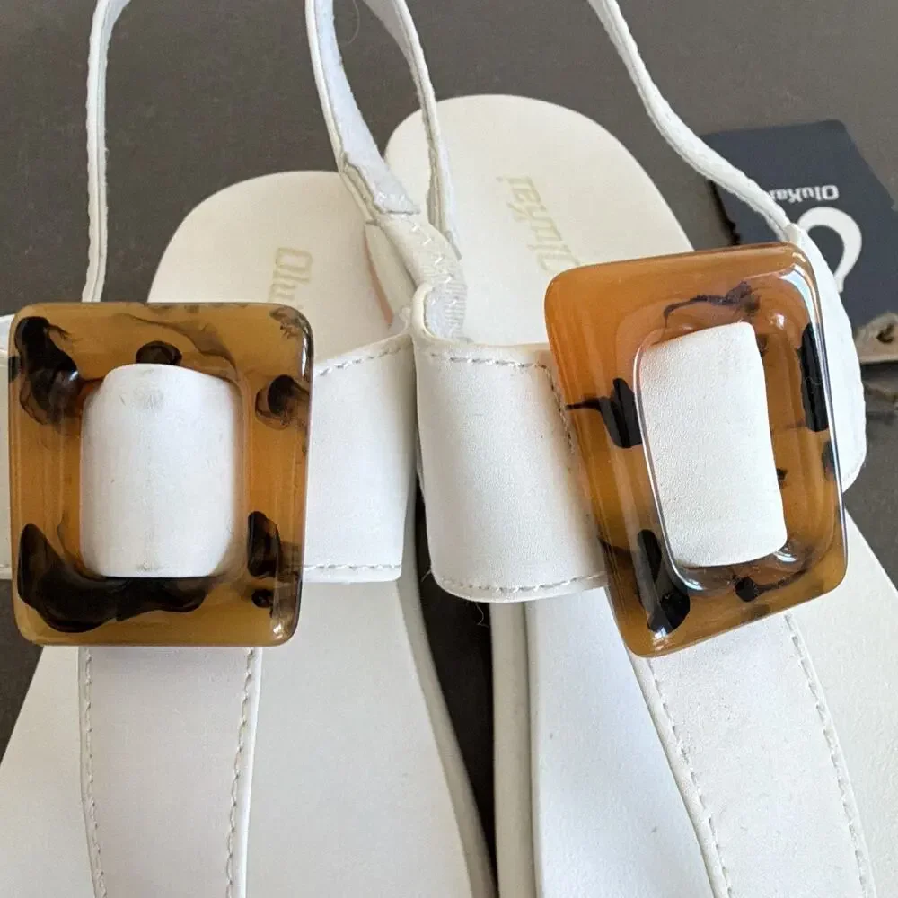 OluKai Women’s White Leather Thong Sandals Tortoise Buckle Slip On US 9